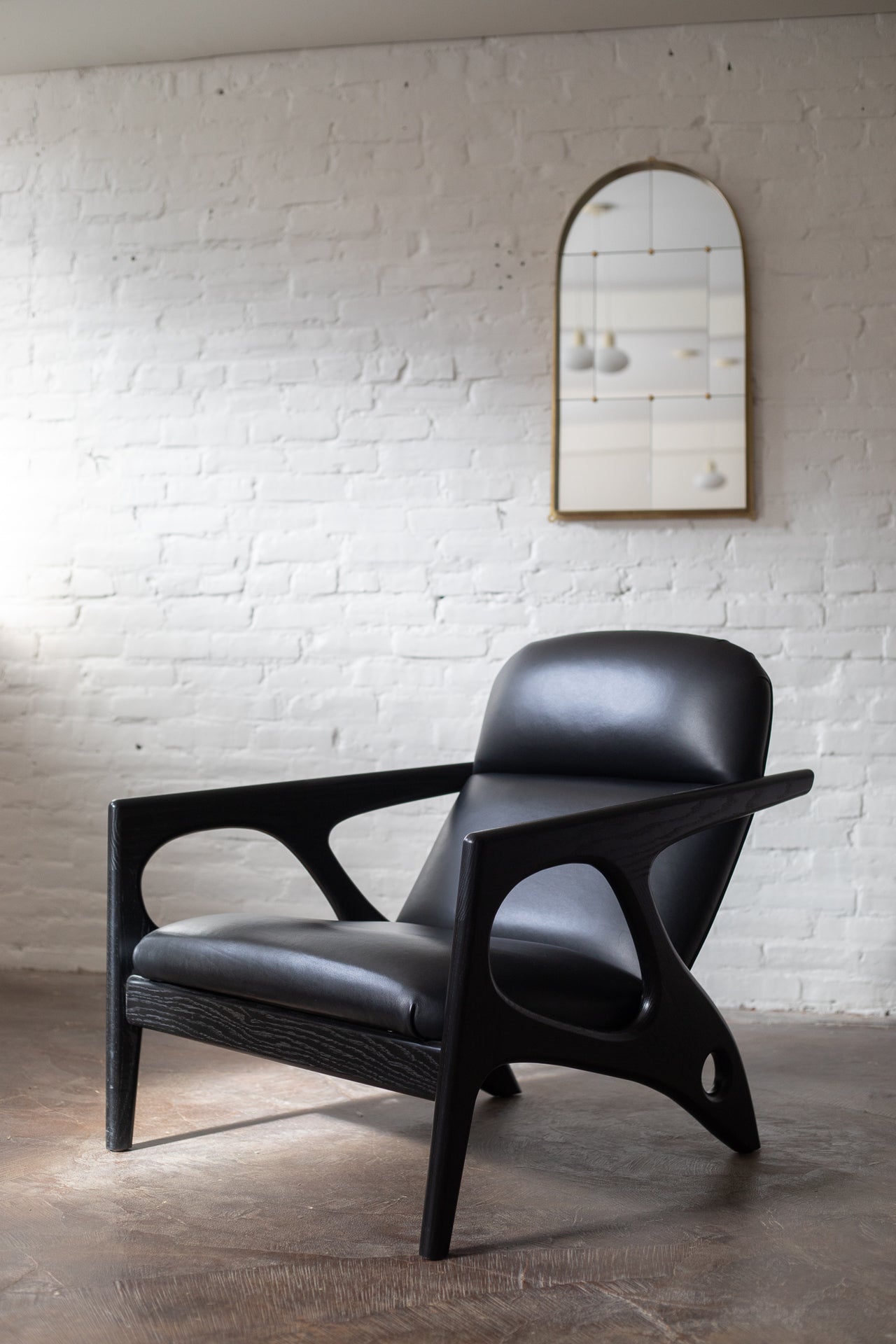 Osprey Lounge Black + Black Leather