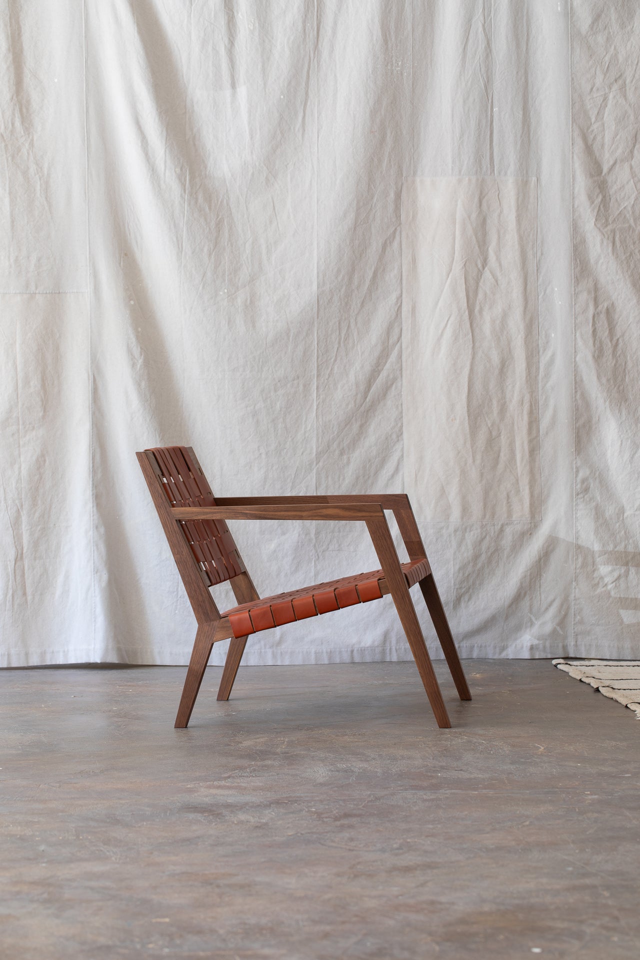 PS Nadine Lounge Walnut + Leather Weave